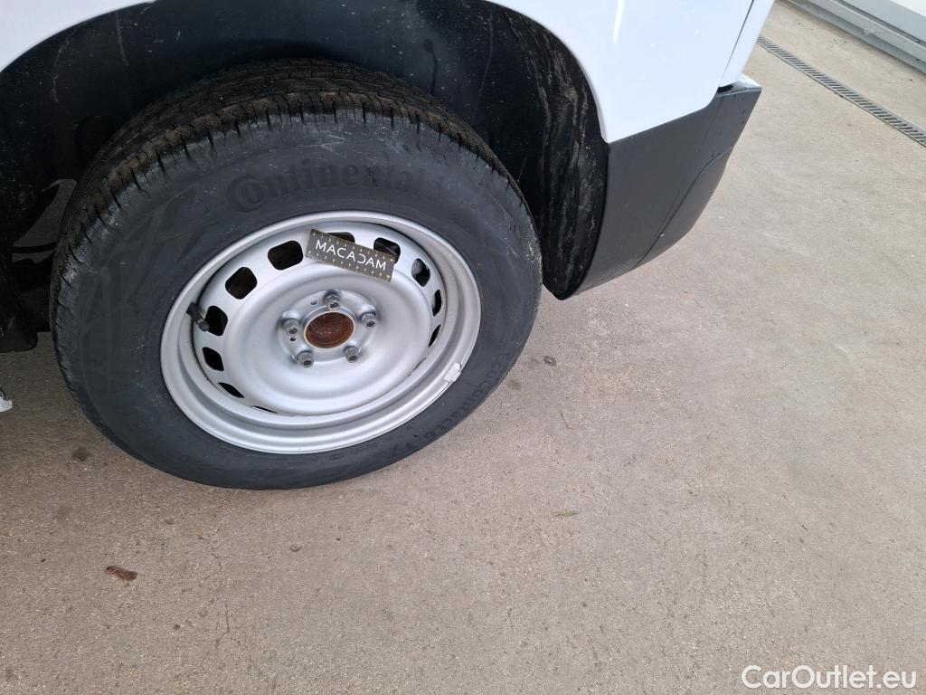  Citroen  Berlingo CITROEN  Van / 2018 / 4P / Fourgonnette Taille M 650kg PureTech 110 S&S BVM #2