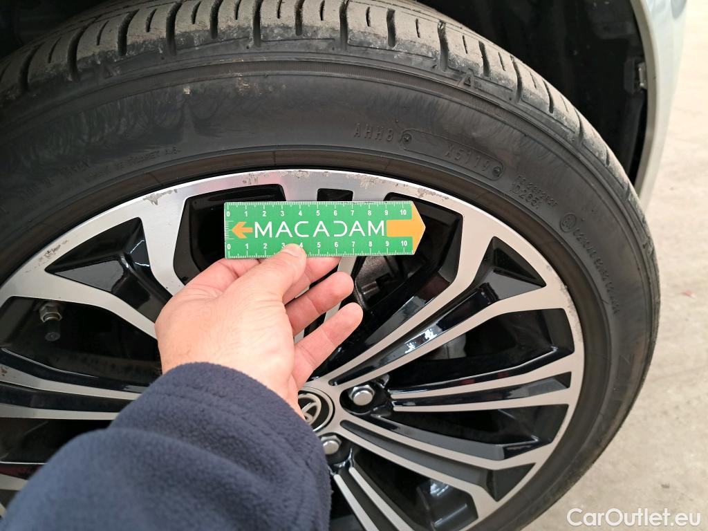  Toyota  Corolla TOYOTA  / 2018 / 5P / Berline Hybride 122h Design #9