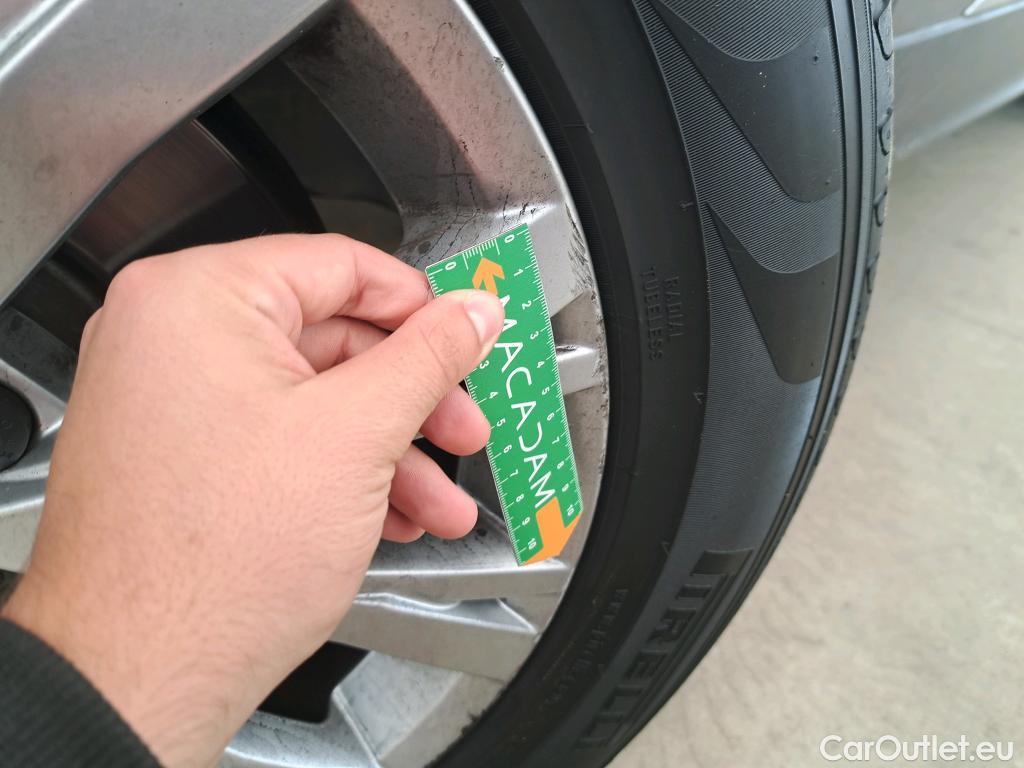  Volkswagen  Tiguan VOLKSWAGEN  / 2016 / 5P / SUV 1.5 TSI 150 EVO DSG7 Confortline #16