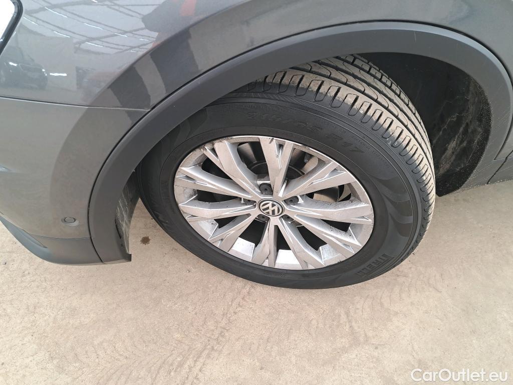  Volkswagen  Tiguan VOLKSWAGEN  / 2016 / 5P / SUV 1.5 TSI 150 EVO DSG7 Confortline #12