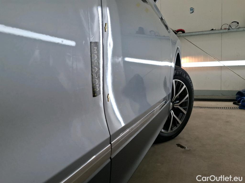  Volkswagen  Tiguan VOLKSWAGEN  Allspace / 2017 / 5P / SUV 2.0 TDI 150 DSG7 Confortline Business #5