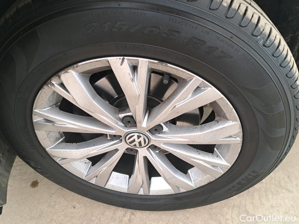  Volkswagen  Tiguan VOLKSWAGEN  / 2016 / 5P / SUV 1.5 TSI 150 EVO DSG7 Confortline #13