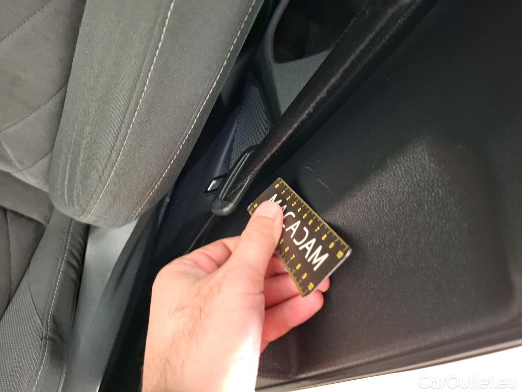  Volkswagen  Golf  VIII Berline Style 1st 2.0 TDI 150CV BVA7 E6dT #14