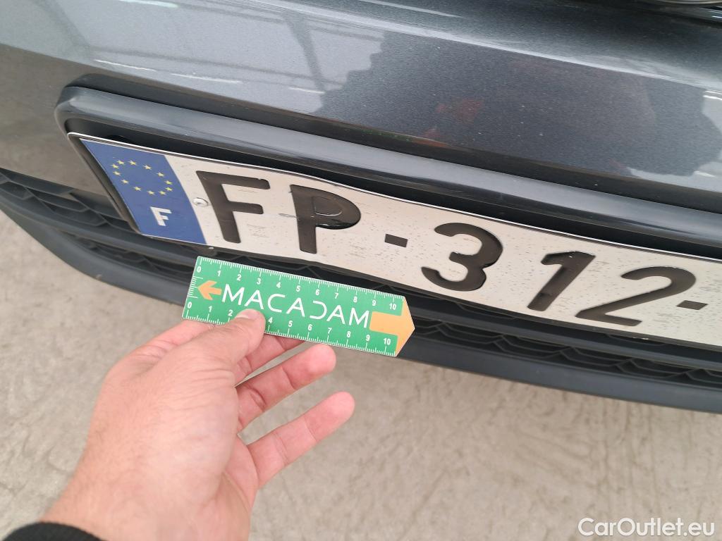  Volkswagen  Tiguan VOLKSWAGEN  / 2016 / 5P / SUV 1.5 TSI 150 EVO DSG7 Confortline #18