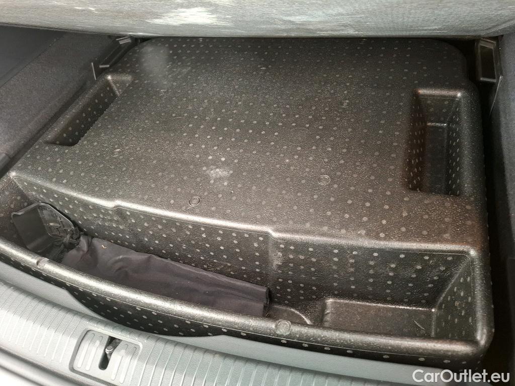  Volkswagen  Tiguan VOLKSWAGEN  / 2020 / 5P / SUV 1.4 eHybrid 245 DSG6 R-Line #11