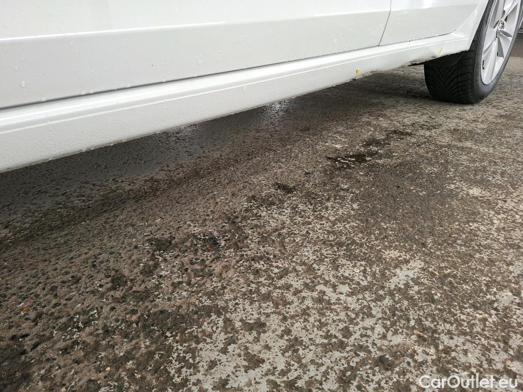  Volkswagen  Golf  VOLKSWAGEN / 2020 / 5P / Berline 2.0 TDI SCR 115 BVM6 Life Soci Busi #1