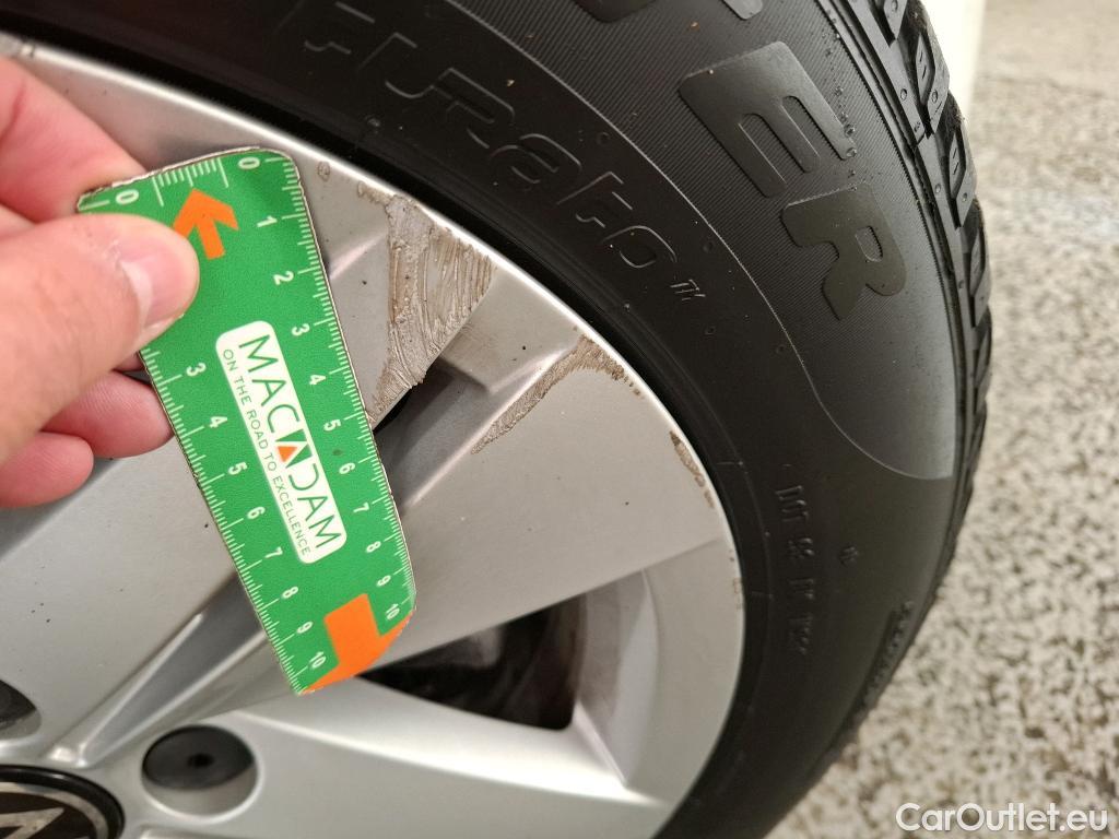  Volkswagen  Golf  VOLKSWAGEN / 2020 / 5P / Berline 2.0 TDI SCR 115 BVM6 Life Soci Busi #8