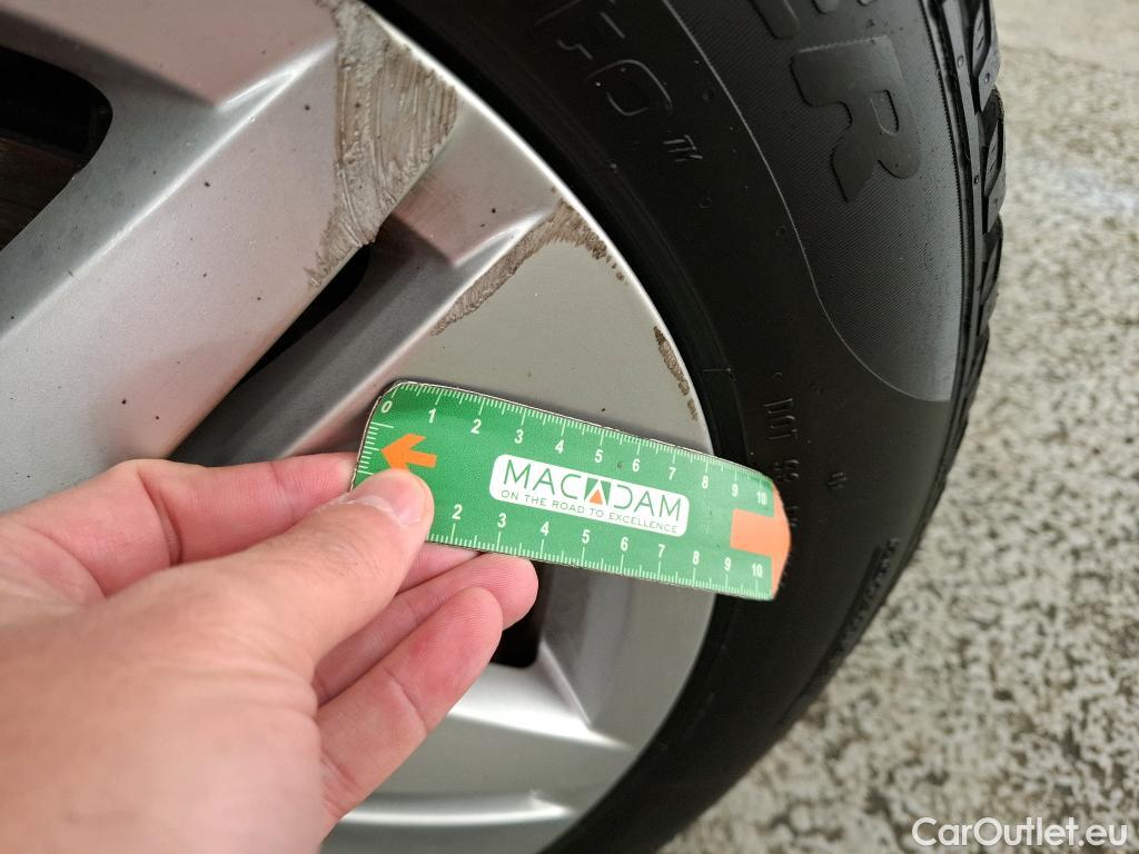  Volkswagen  Golf  VOLKSWAGEN / 2020 / 5P / Berline 2.0 TDI SCR 115 BVM6 Life Soci Busi #9