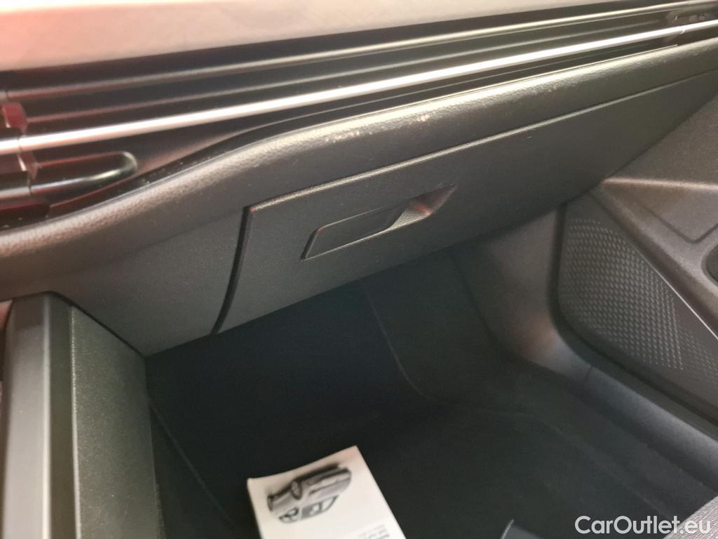  Volkswagen  Golf  VOLKSWAGEN / 2020 / 5P / Berline 2.0 TDI SCR 115 BVM6 Life Soci Busi #3