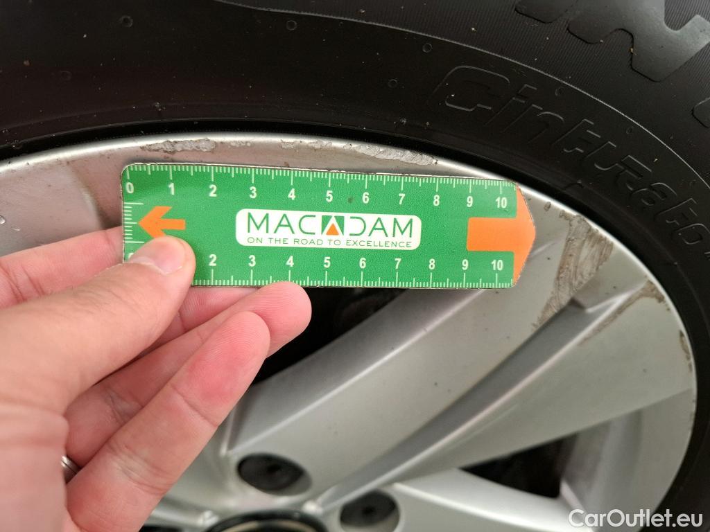  Volkswagen  Golf  VOLKSWAGEN / 2020 / 5P / Berline 2.0 TDI SCR 115 BVM6 Life Soci Busi #7