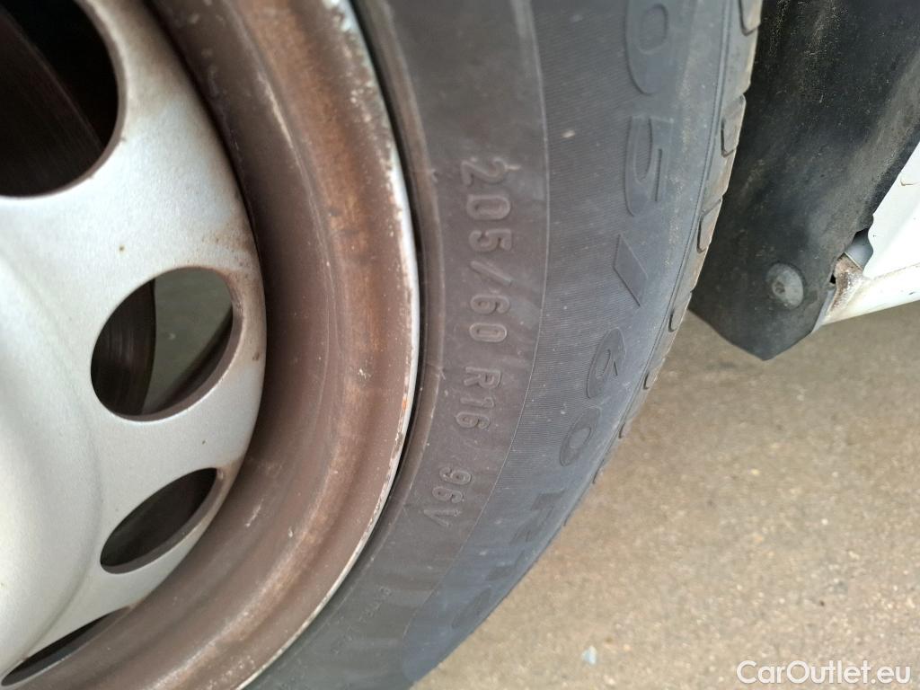  Peugeot  Partner  Premium L1 1.5 HDi 130CV BVA8 E6dT #40