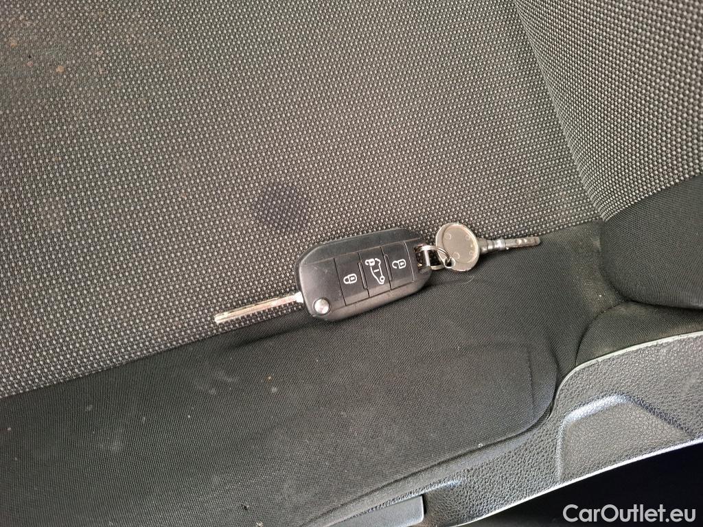  Peugeot  Partner  Premium L1 1.5 HDi 130CV BVA8 E6dT #30