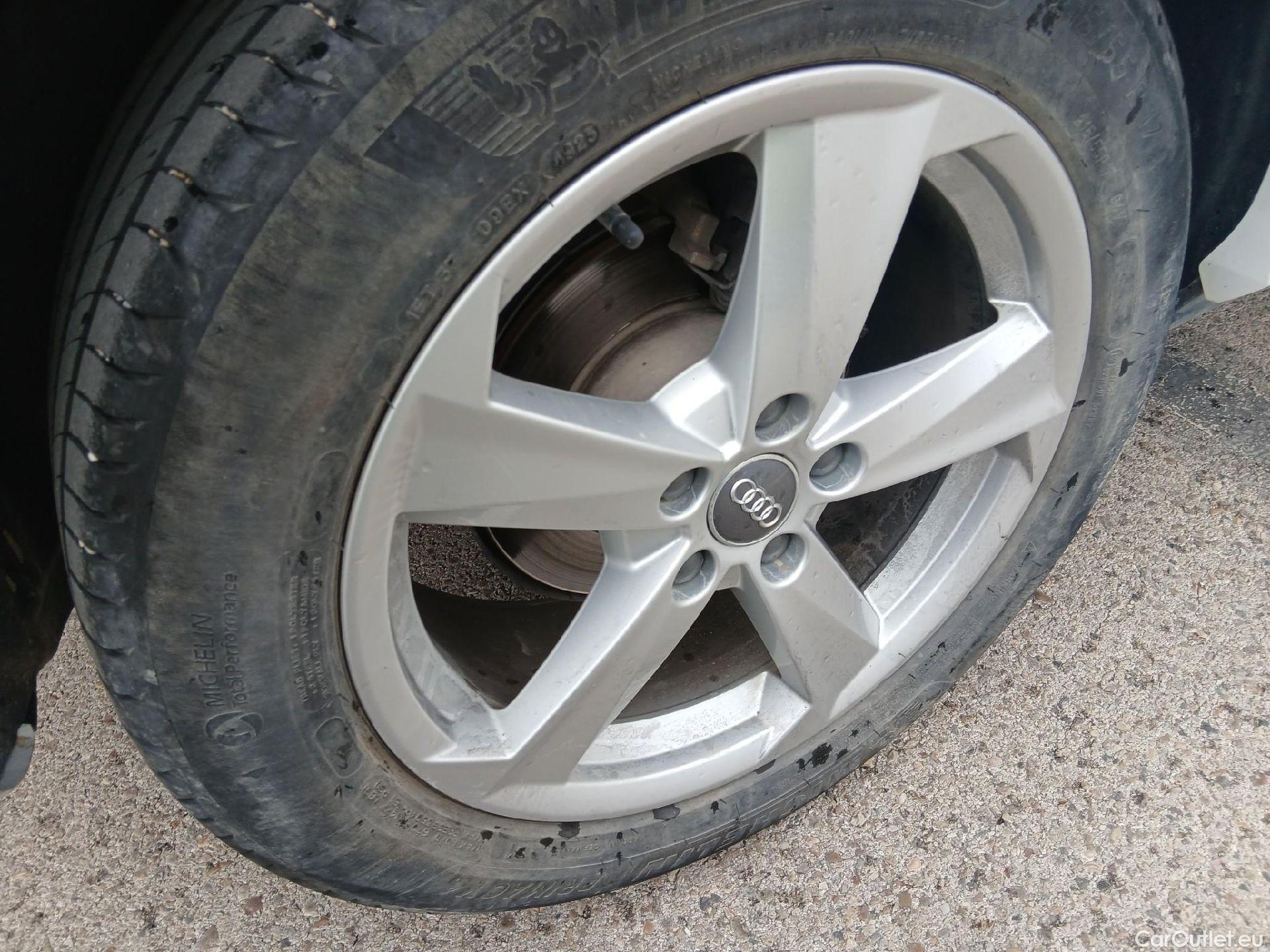  Audi  Q2 AUDI  / 2016 / 5P / todoterreno Sport 30 TFSI 85kW (116CV) CX #29