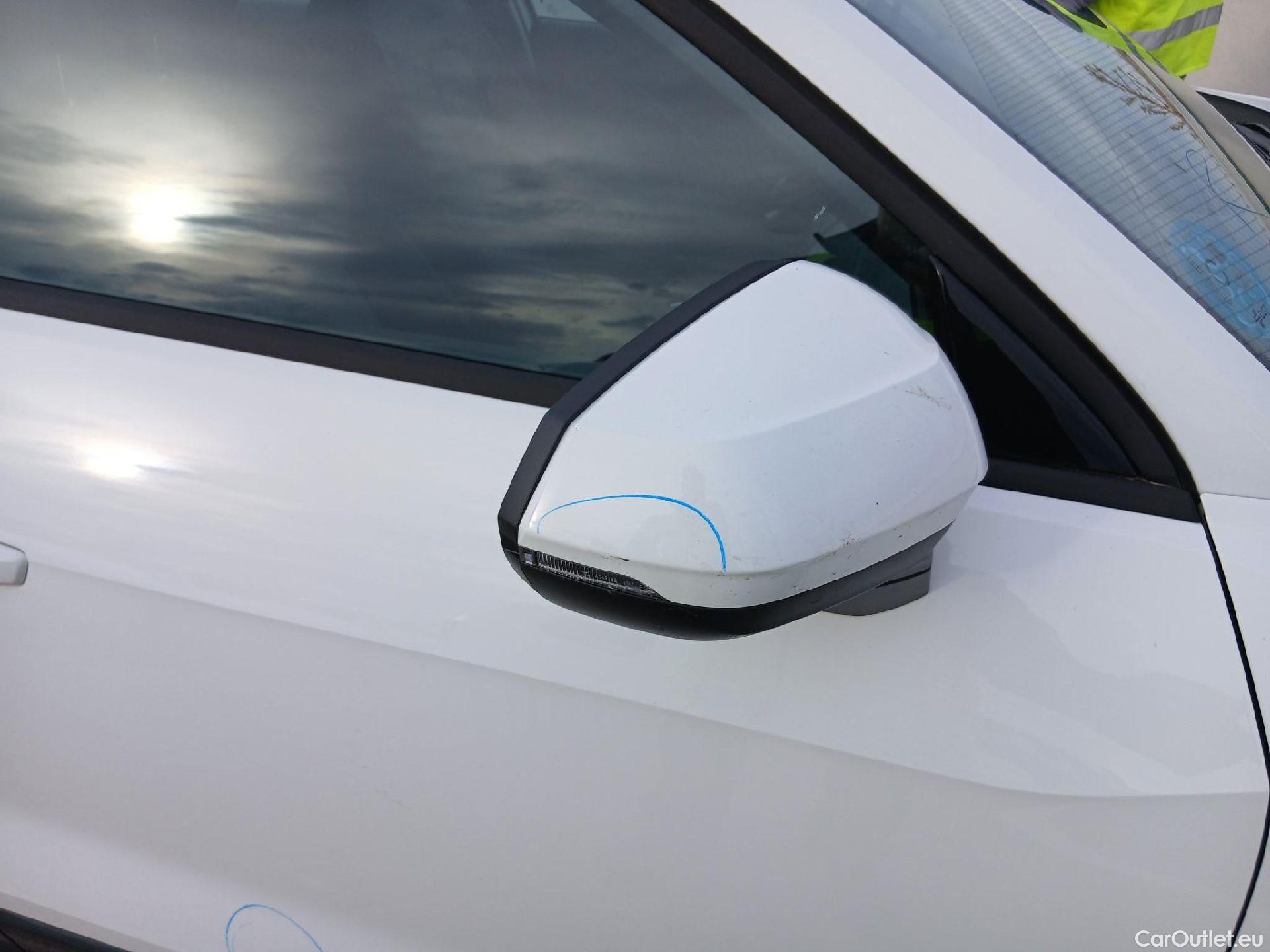  Audi  Q2 AUDI  / 2016 / 5P / todoterreno Design 30 TFSI 85kW (116CV) #19