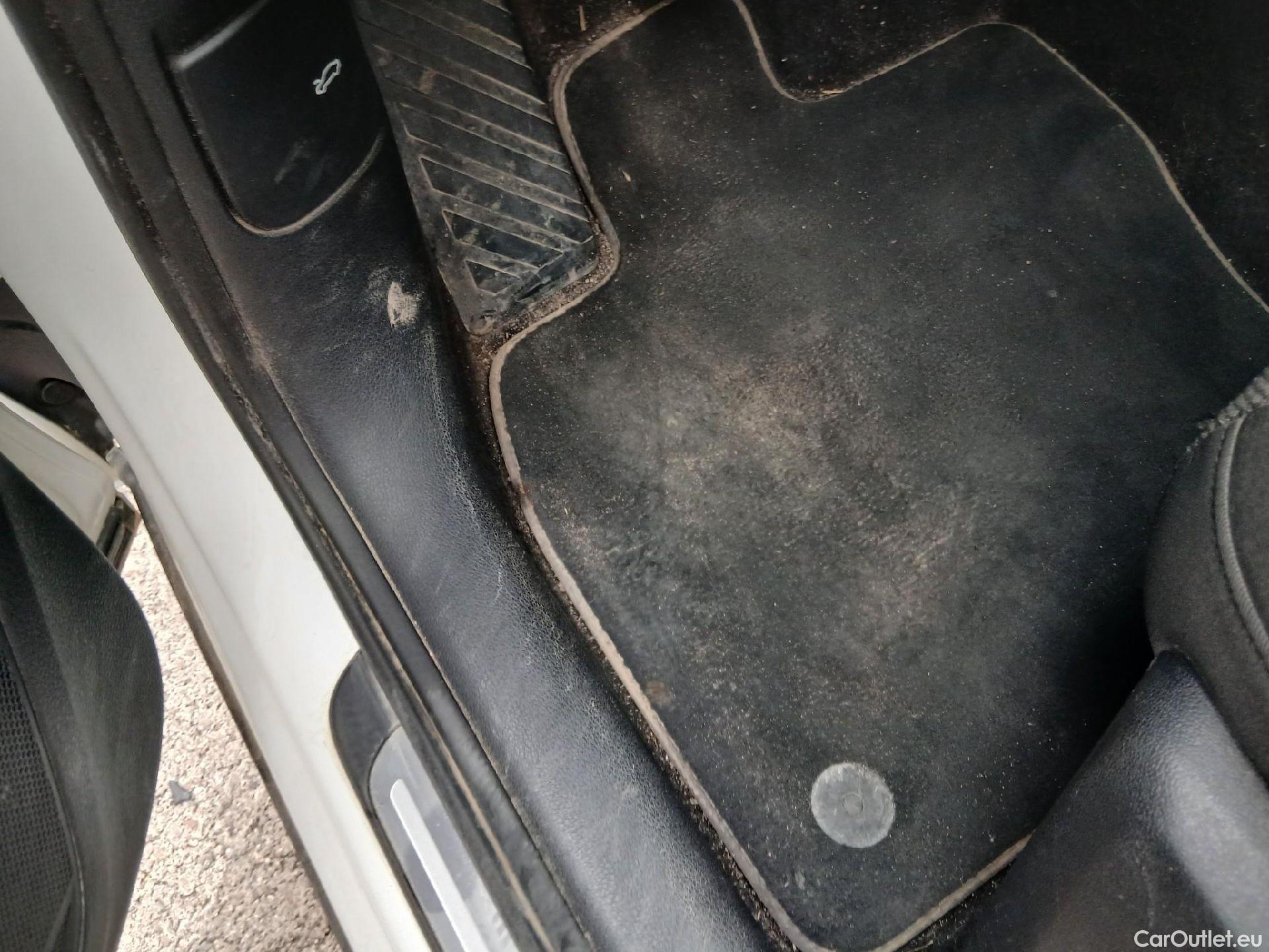  Audi  Q2 AUDI  / 2016 / 5P / todoterreno Sport 30 TFSI 85kW (116CV) CX #17