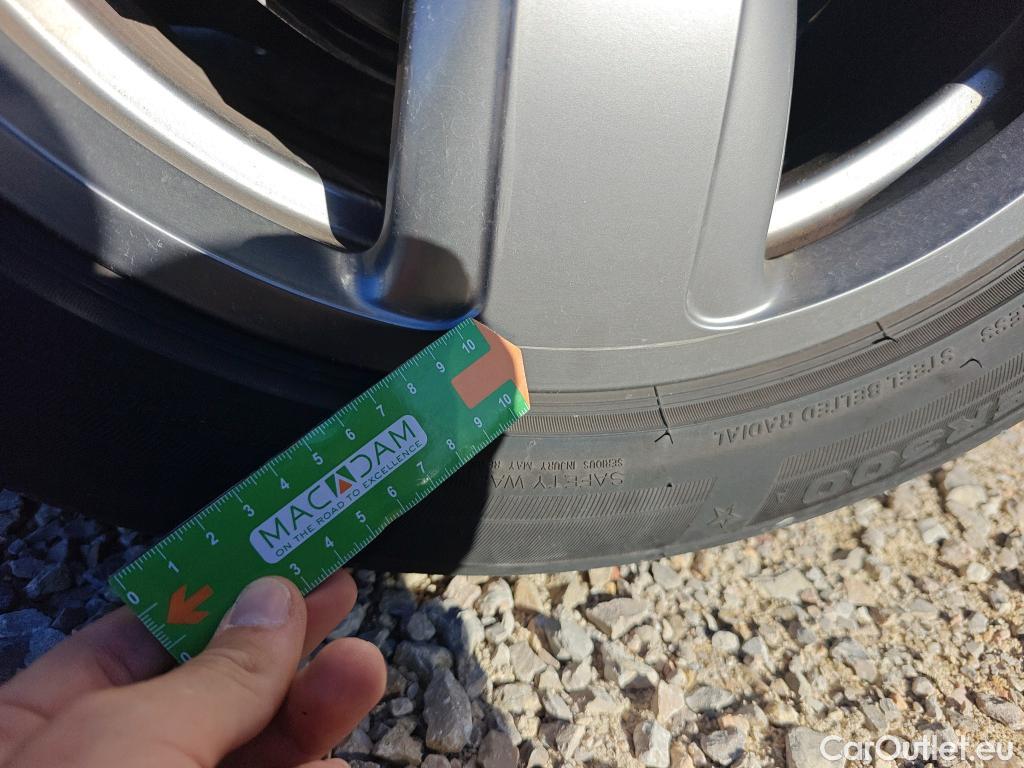  Bmw  Serie 1 BMW  / 2019 / 5P / berlina con portón 116d #17