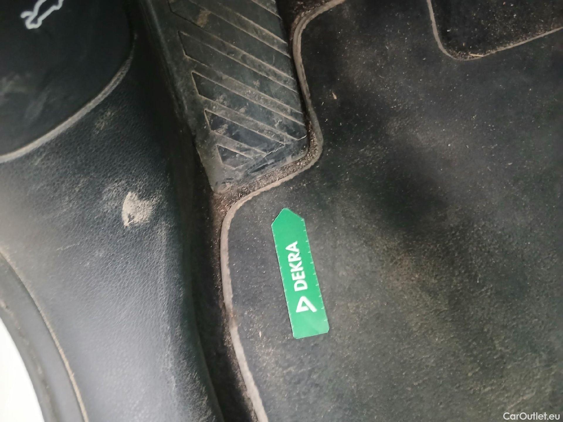  Audi  Q2 AUDI  / 2016 / 5P / todoterreno Sport 30 TFSI 85kW (116CV) CX #16