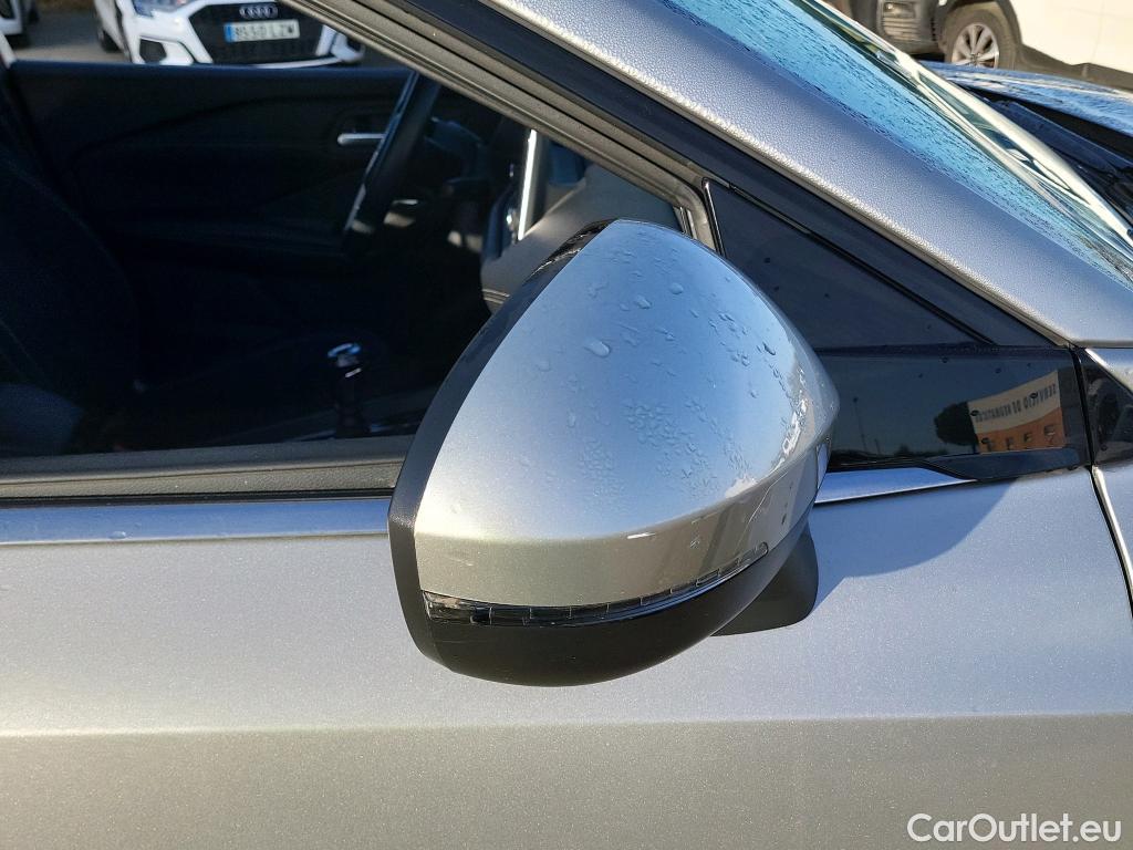  Nissan  Qashqai NISSAN  / 2021 / 5P / todoterreno DIG-T 103kW (140CV) mHEV 4x2 Acenta #22