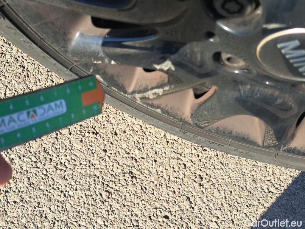  Mini  Cooper MINI MINI / 2014 / 5P / berlina con portón ONE 5 PUERTAS (CX) #4