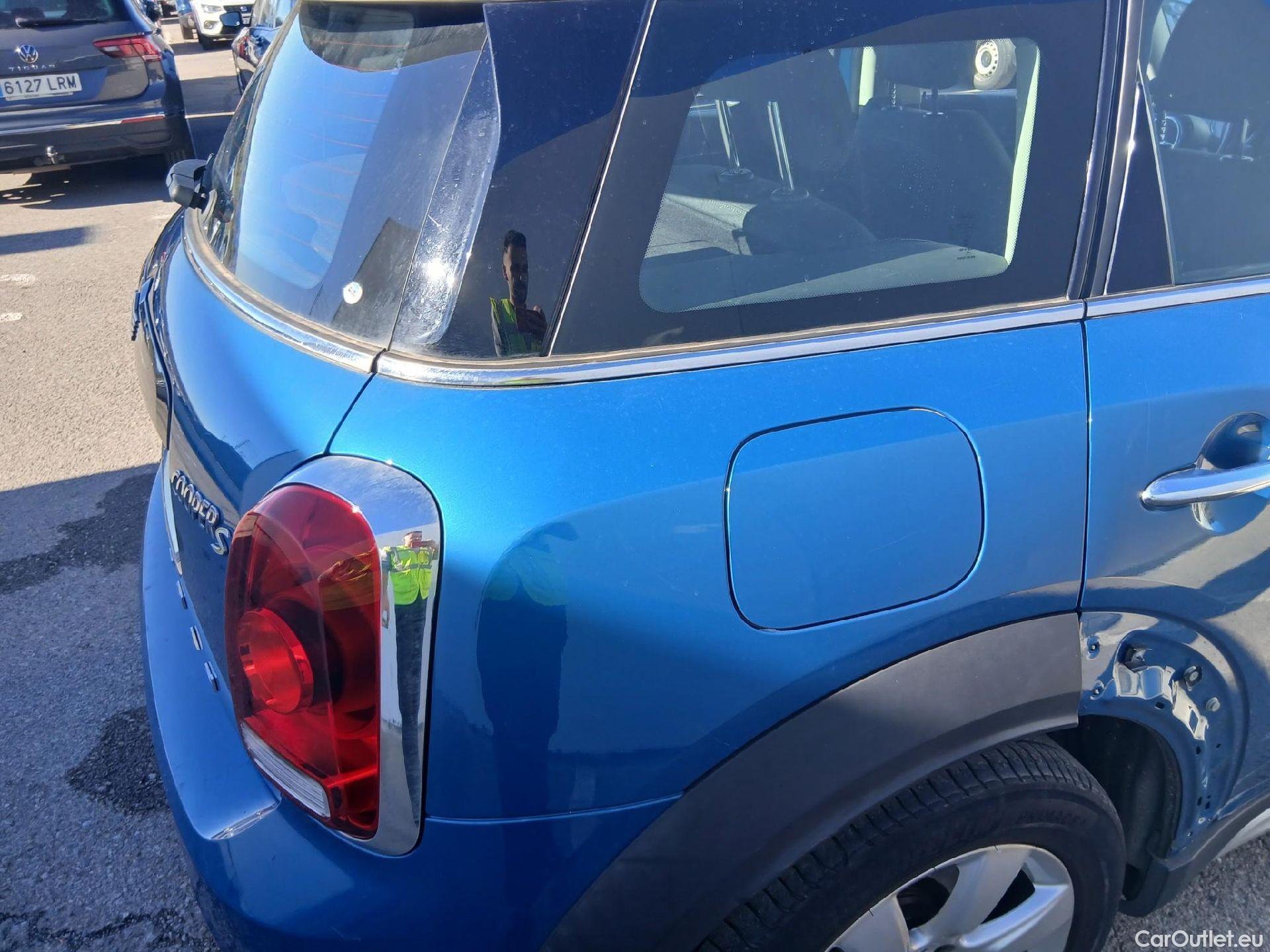  Mini  Countryman MINI  / 2016 / 5P / berlina con portón Cooper S E ALL4 #37