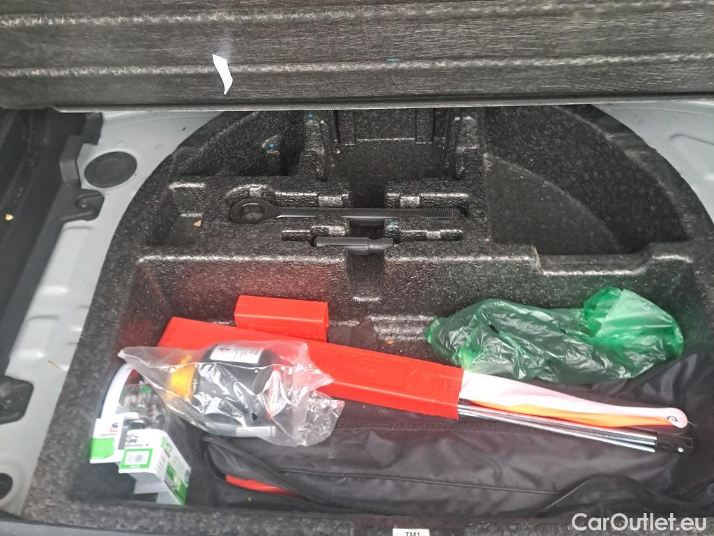  Hyundai  Konna HYUNDAI Kona / 2017 / 5P / todoterreno 1.6 GDI HEV SLE DCT #3