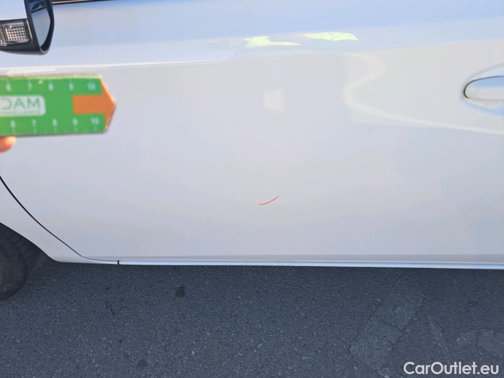  Toyota  Auris TOYOTA  5p 2G berlina con portón 1.8 140H Hybrid Feel! Edition #30