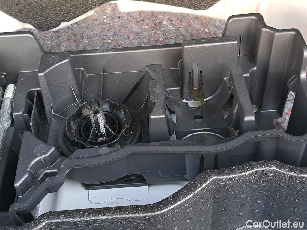  Peugeot  2008 PEUGEOT  / 2019 / 5P / todoterreno Active BlueHDI 81kW (110CV) #12