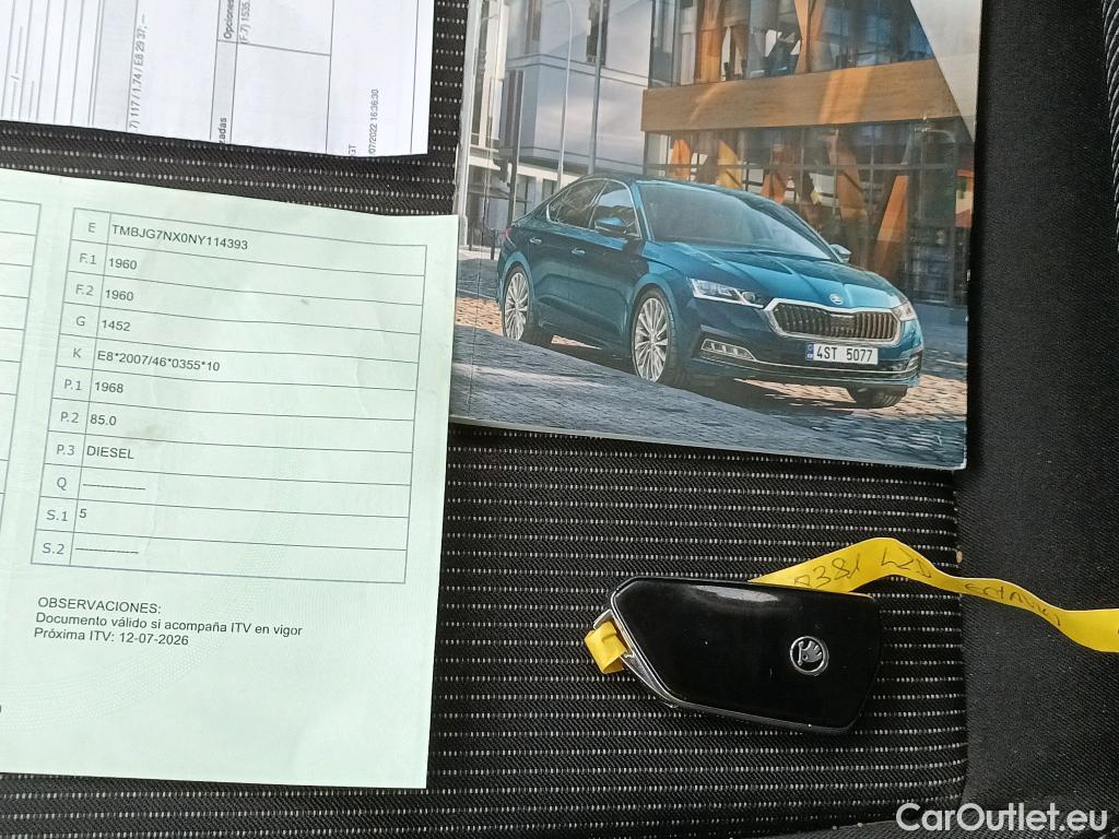  Skoda  Octavia SKODA  / 2020 / 5P / familiar Combi 2.0 TDI 85kW(115CV) DSG Ambition #2