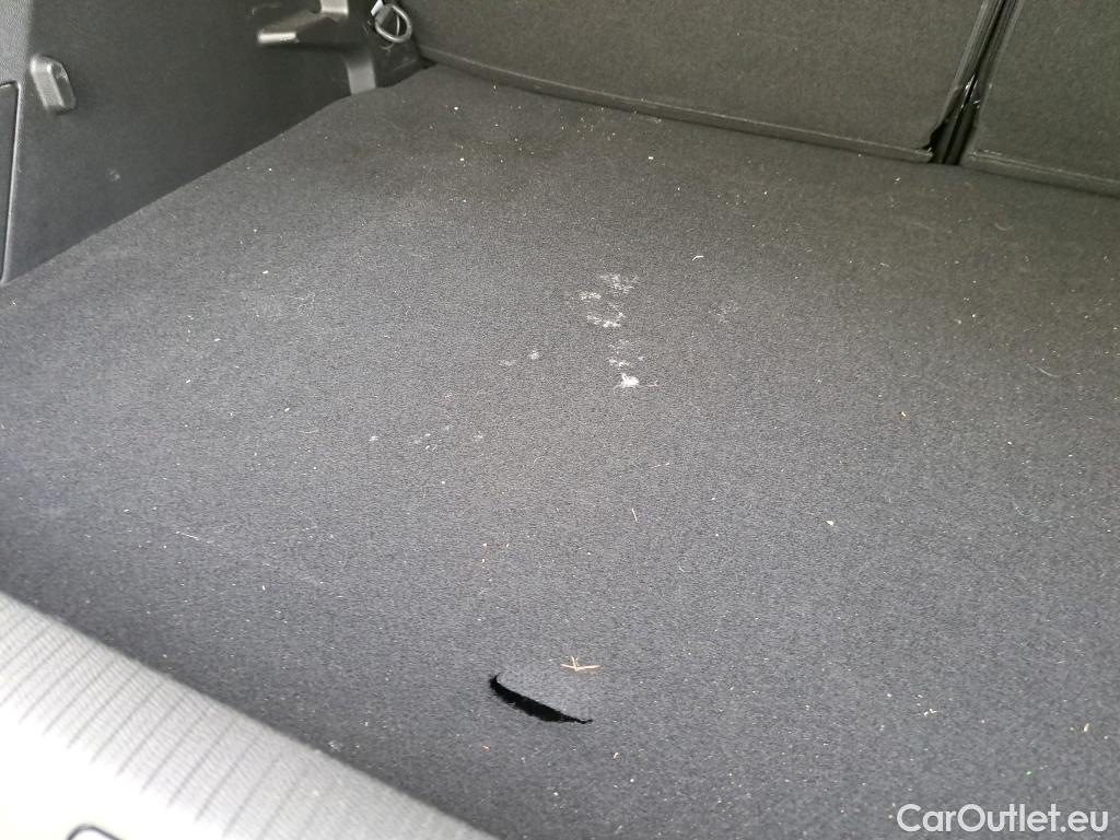  Peugeot  2008 PEUGEOT  / 2019 / 5P / todoterreno Active BlueHDI 81kW (110CV) #21