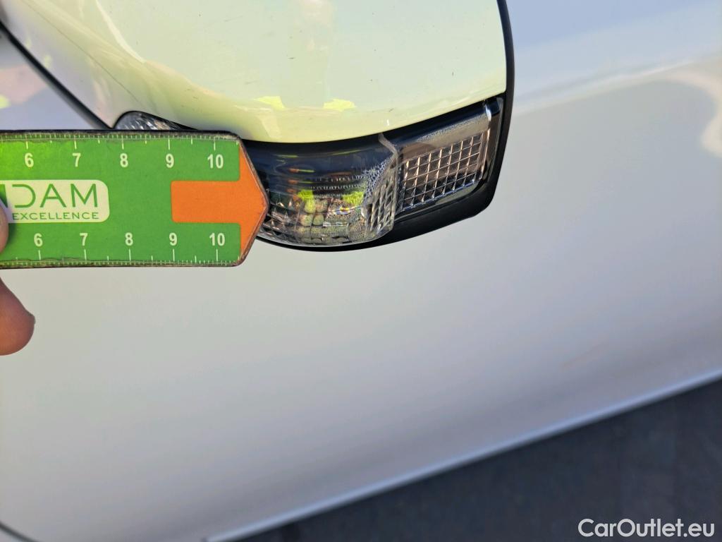  Toyota  Auris TOYOTA  5p 2G berlina con portón 1.8 140H Hybrid Feel! Edition #17