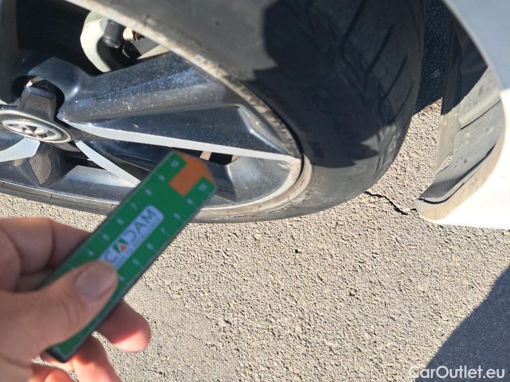  Toyota  Auris TOYOTA  5p 2G berlina con portón 1.8 140H Hybrid Feel! Edition #5