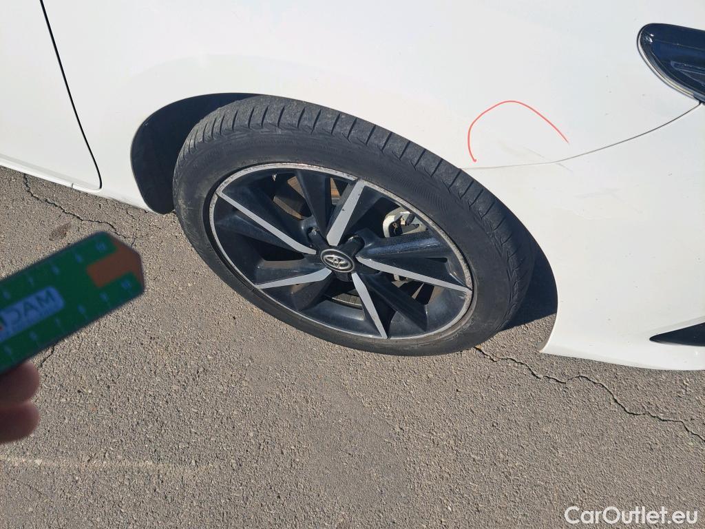  Toyota  Auris TOYOTA  5p 2G berlina con portón 1.8 140H Hybrid Feel! Edition #4