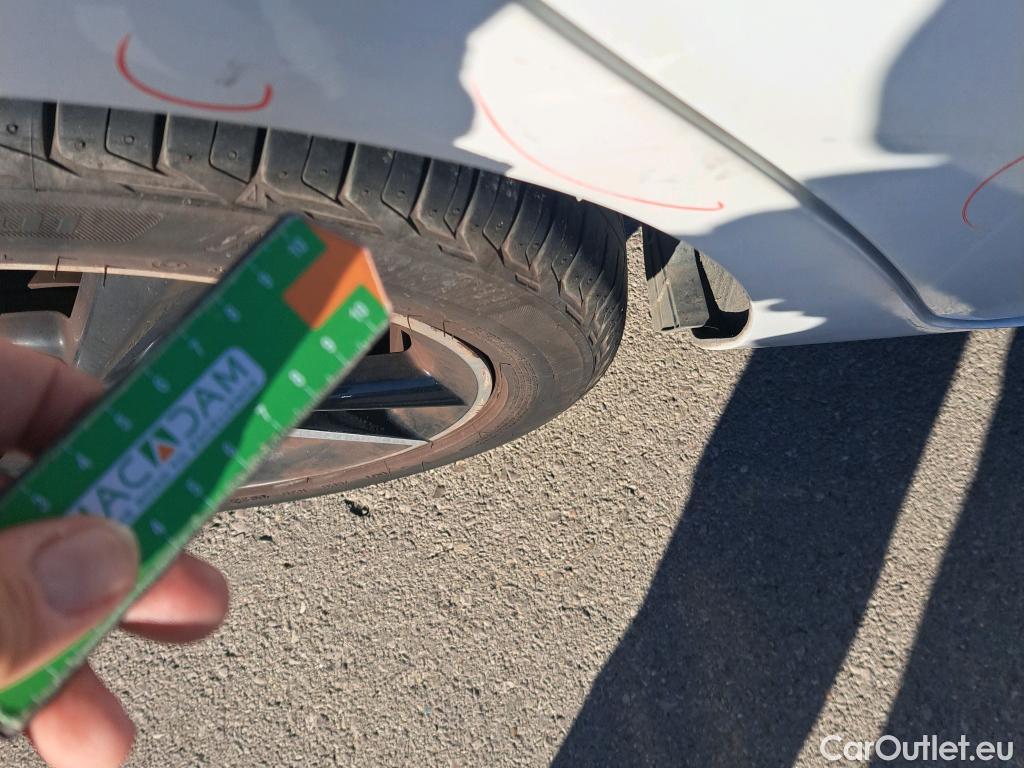  Toyota  Auris TOYOTA  5p 2G berlina con portón 1.8 140H Hybrid Feel! Edition #11