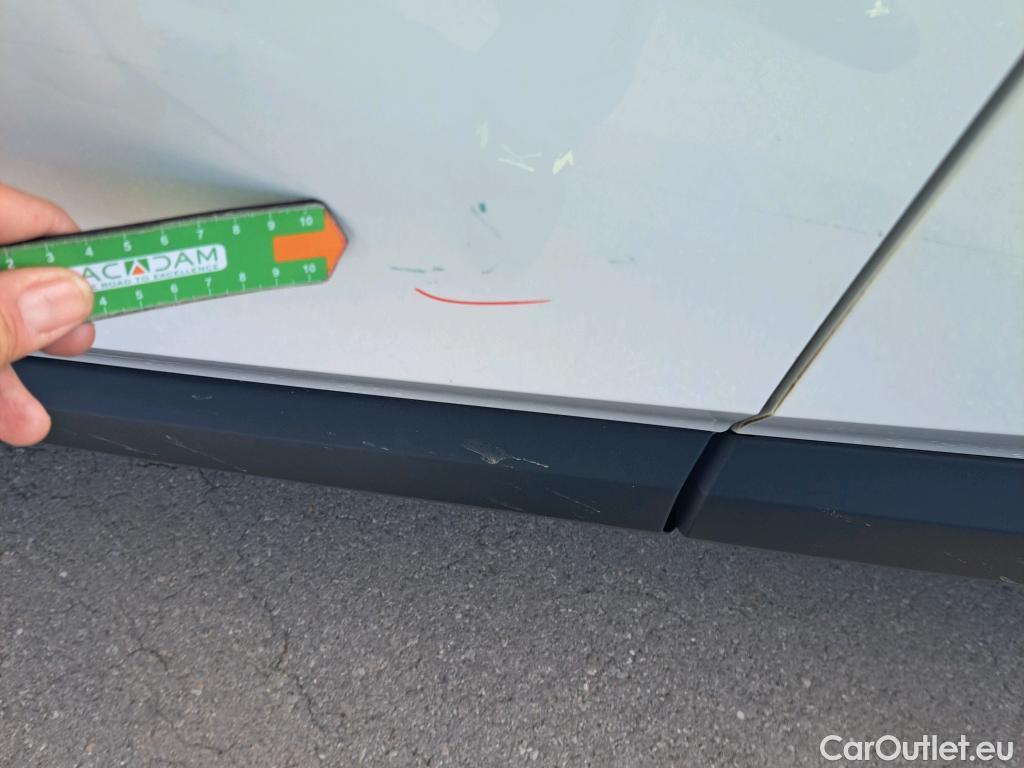  Toyota  C-HR TOYOTA  / 2019 / 5P / todoterreno 1.8 125H Active #26