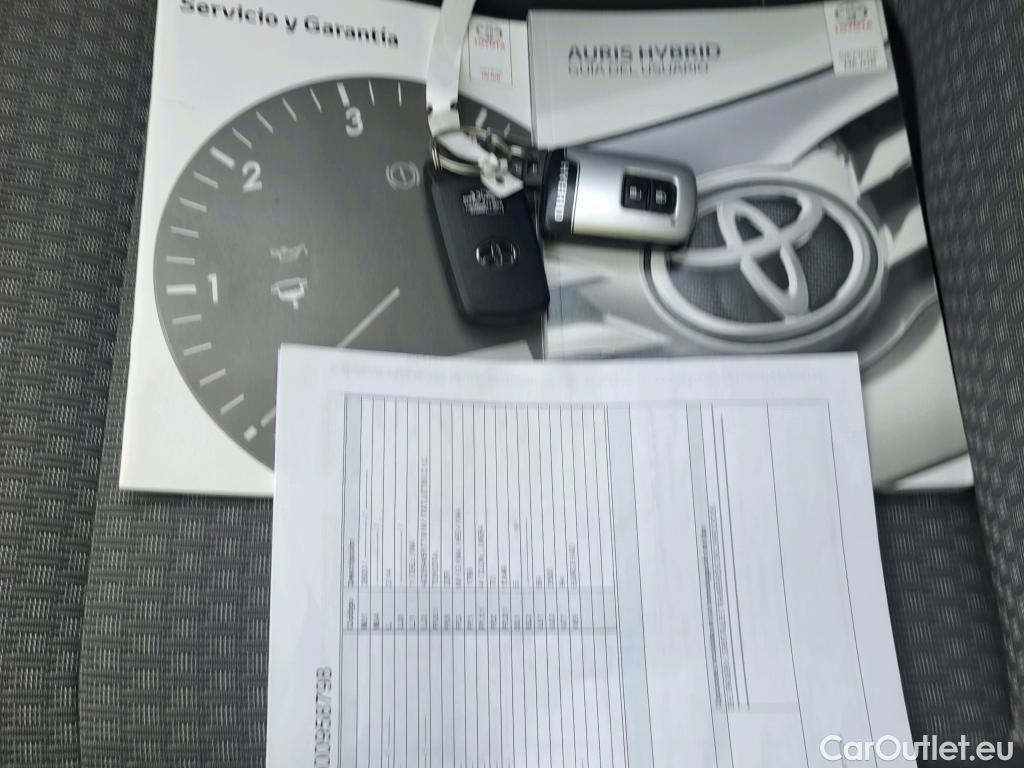  Toyota  Auris TOYOTA  5p 2G berlina con portón 1.8 140H Hybrid Feel! Edition #13