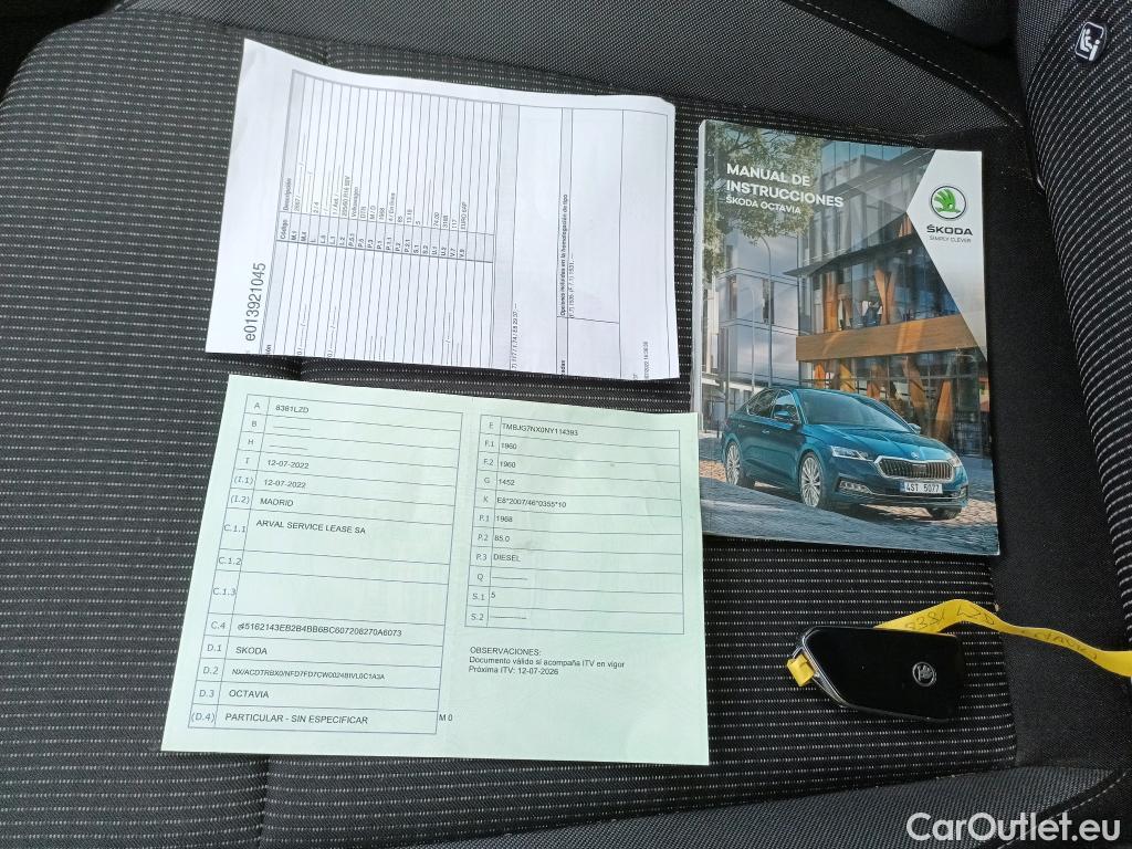  Skoda  Octavia SKODA  / 2020 / 5P / familiar Combi 2.0 TDI 85kW(115CV) DSG Ambition #1