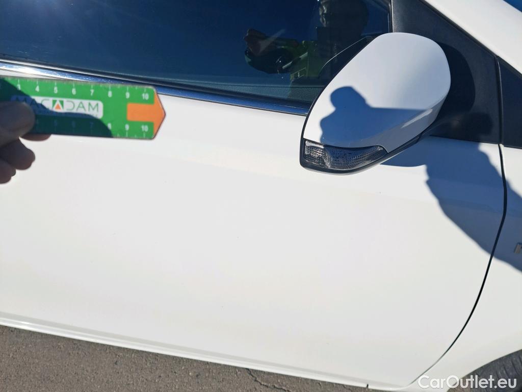  Toyota  Auris TOYOTA  5p 2G berlina con portón 1.8 140H Hybrid Feel! Edition #22