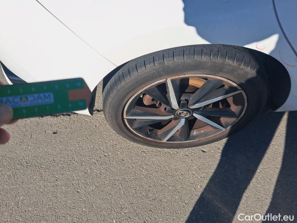  Toyota  Auris TOYOTA  5p 2G berlina con portón 1.8 140H Hybrid Feel! Edition #6