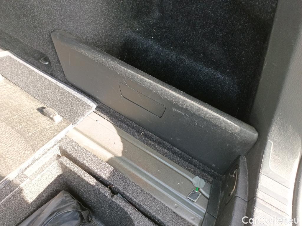  Skoda  Octavia SKODA  / 2020 / 5P / familiar Combi 2.0 TDI 85kW(115CV) DSG Ambition #17