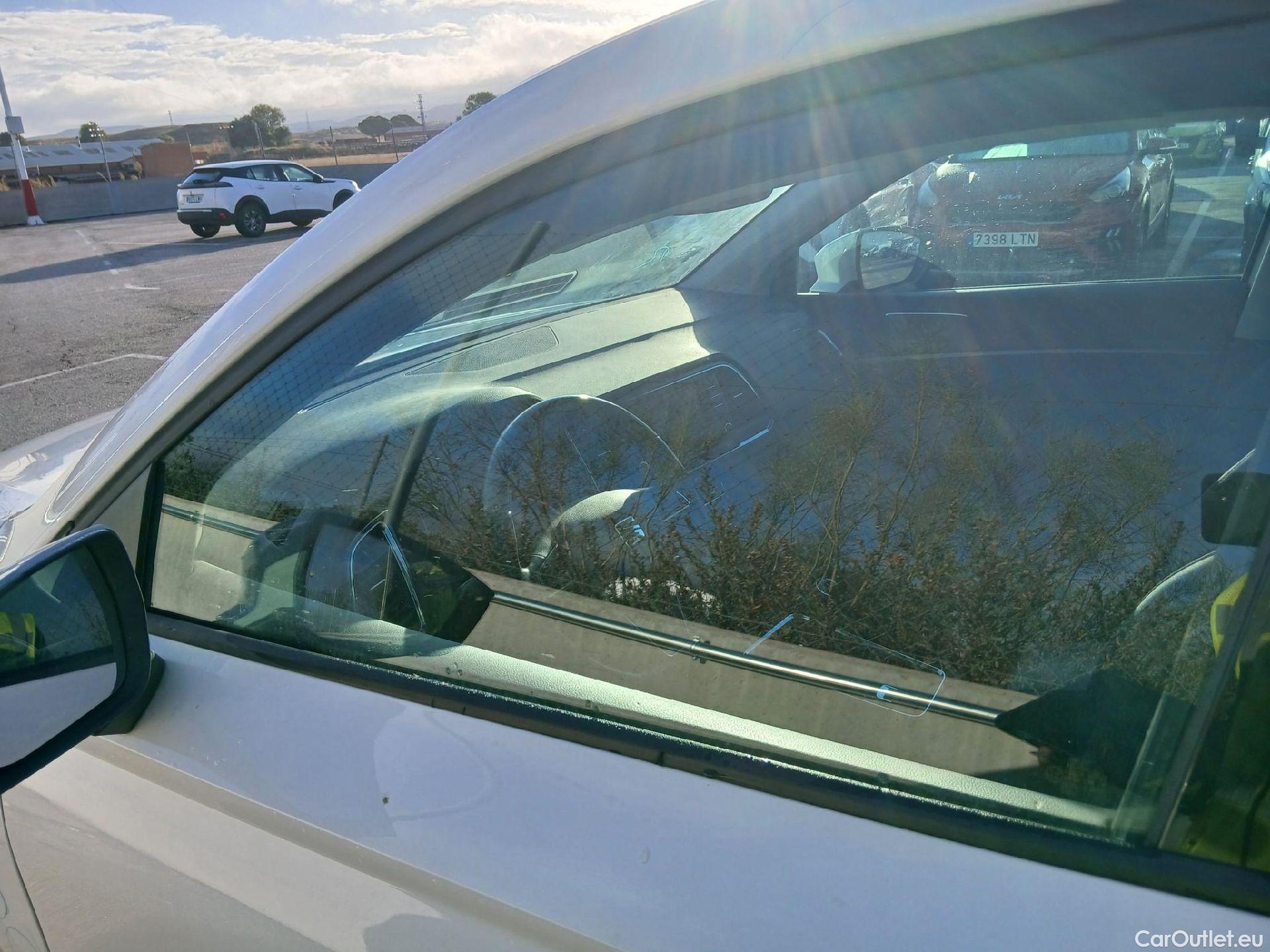  Seat  ATECA SEAT  / 2016 / 5P / todoterreno 1.6 TDI 85kW (115CV) St&Sp Style Eco #36