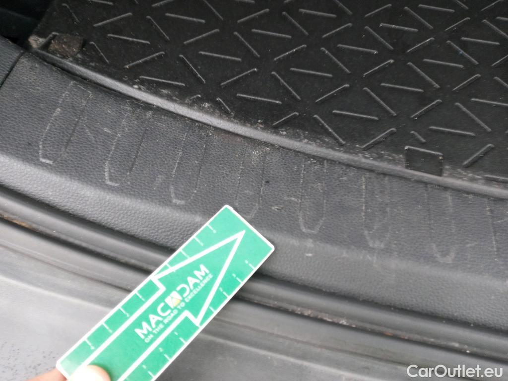  Toyota  RAV4 TOYOTA  / 2018 / 5P / todoterreno 2.5l 220H Advance #9