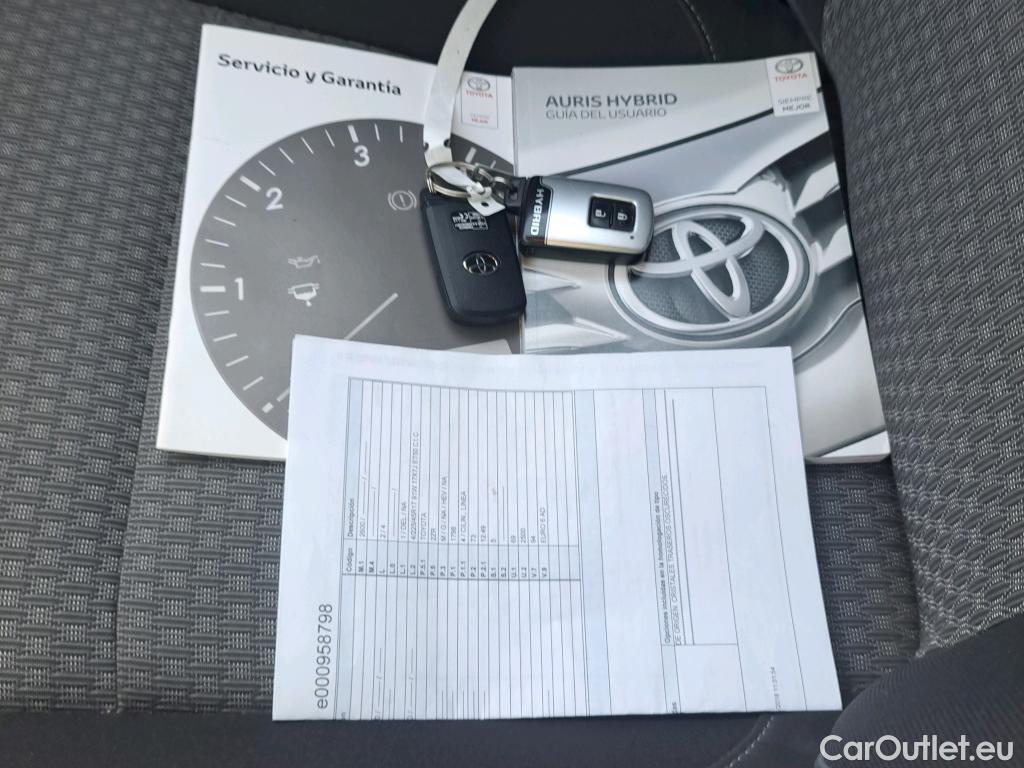  Toyota  Auris TOYOTA  5p 2G berlina con portón 1.8 140H Hybrid Feel! Edition #12