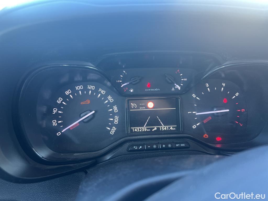  Citroen  Berlingo CITROEN  / 2018 / 4P / combi Talla M BlueHDi 100 LIVE (AC) #47