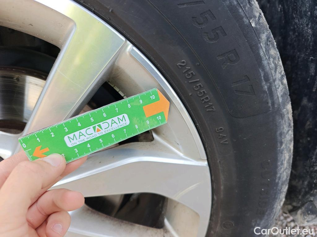  Volkswagen  T-ROC  Life 2.0 TDI 115CV MT6 E6d #37