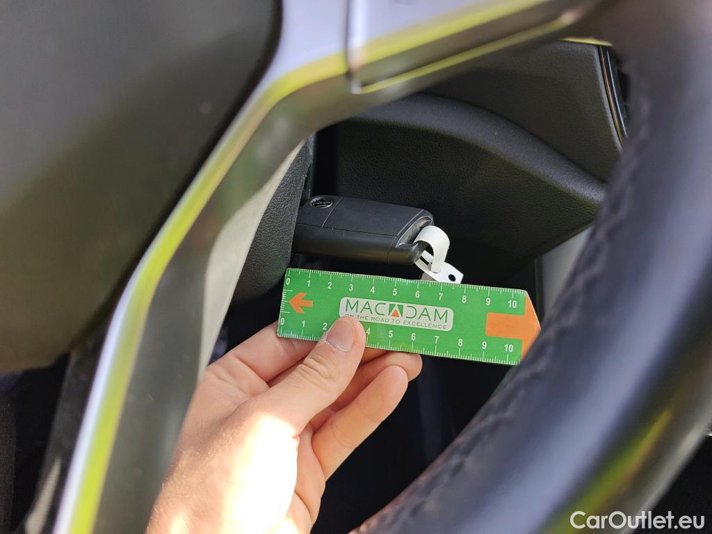  Volkswagen  T-ROC  Life 2.0 TDI 115CV MT6 E6d #2