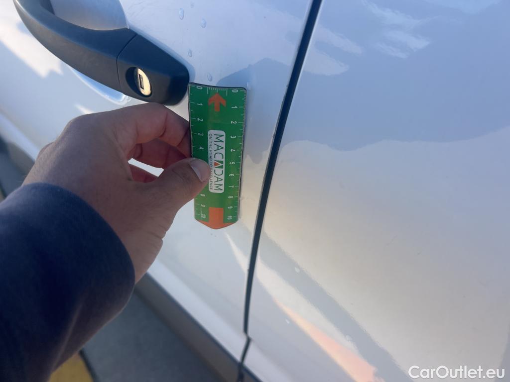  Citroen  Berlingo CITROEN  / 2018 / 4P / combi Talla M BlueHDi 100 LIVE (AC) #14