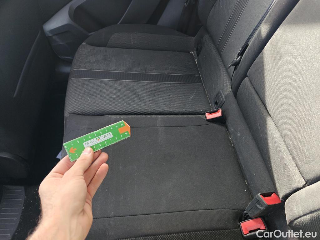  Volkswagen  T-ROC  Life 2.0 TDI 115CV MT6 E6d #10