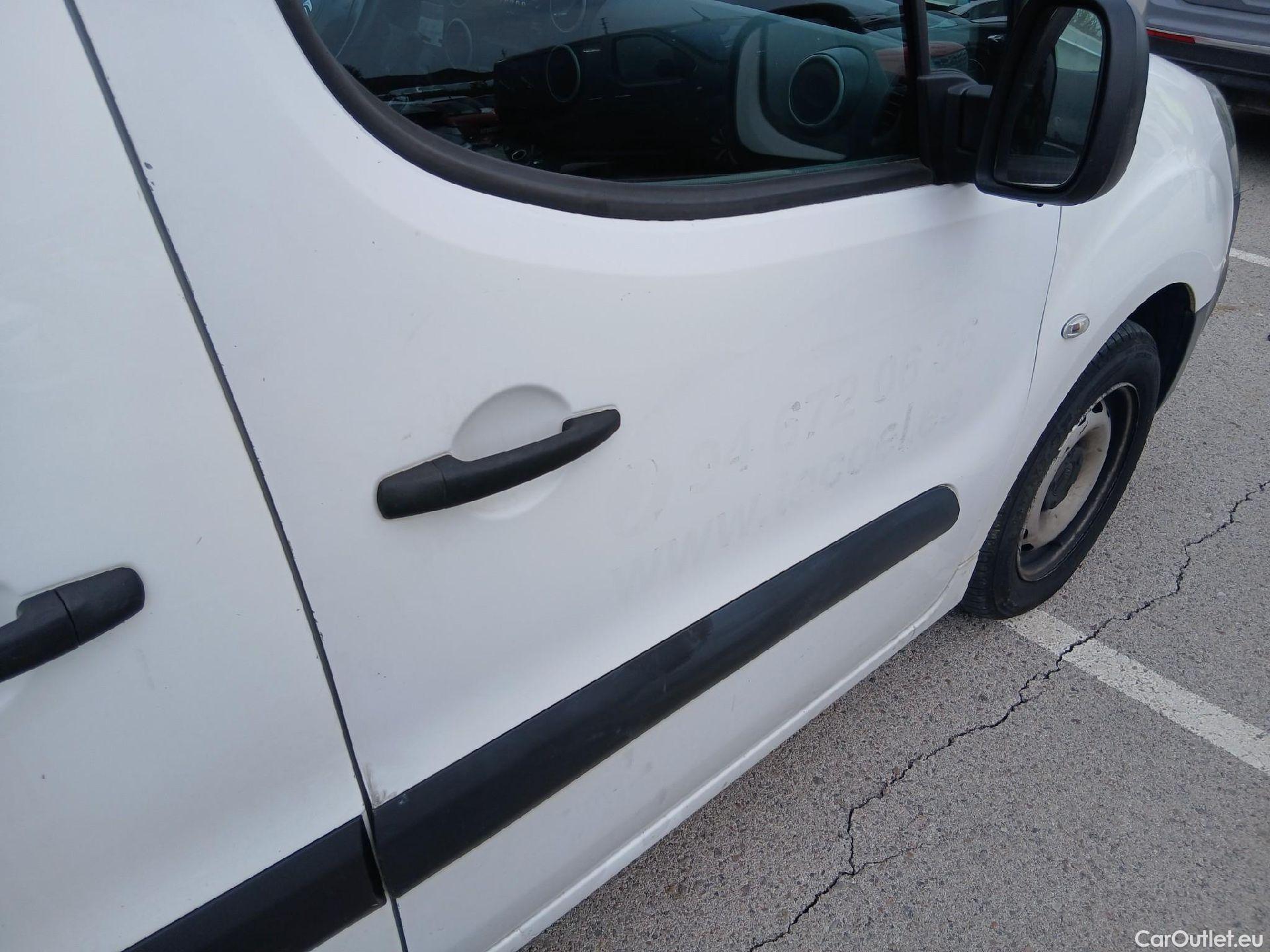  Citroen  Berlingo CITROEN  / 2015 / 3P / furgón derivado de turismo BlueHDi 74KW (100CV) #33