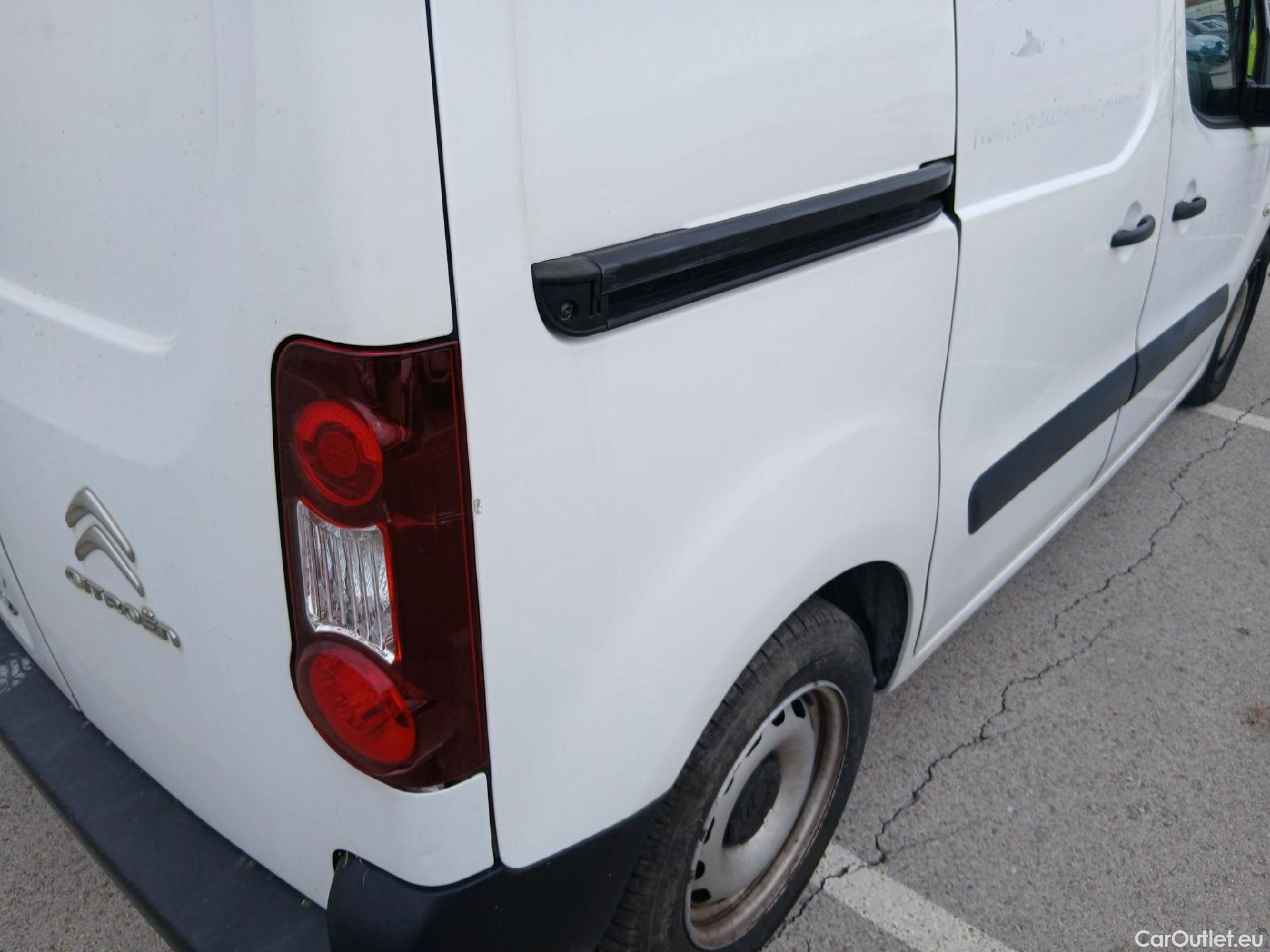  Citroen  Berlingo CITROEN  / 2015 / 3P / furgón derivado de turismo BlueHDi 74KW (100CV) #29