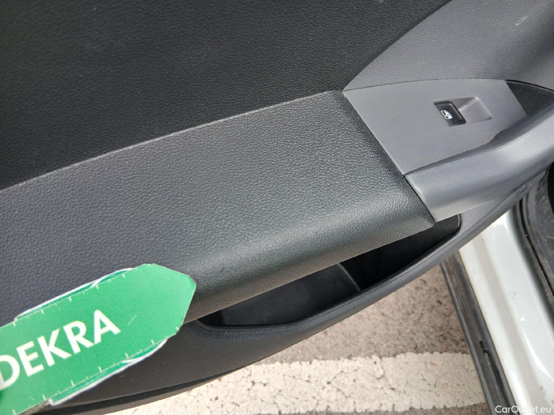  Volkswagen  T-CROSS VOLKSWAGEN  / 2018 / 5P / todoterreno Advance 1.0 TSI 81kW (110CV) DSG (AC3) #1